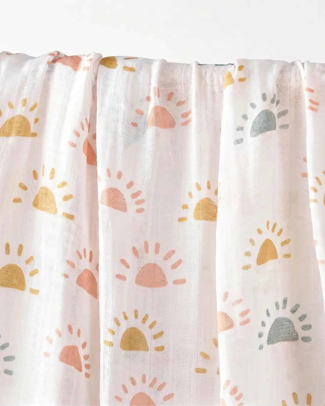 Muslin swaddle print in Soleil (white base, pastel suns)