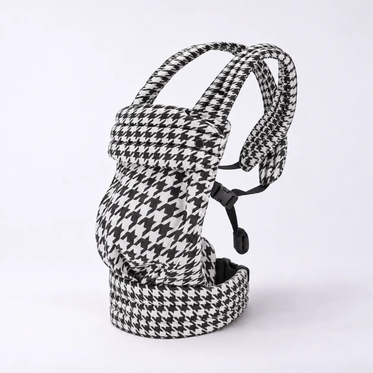 Ergonomic baby carrier in Onyx black and white houndstooth